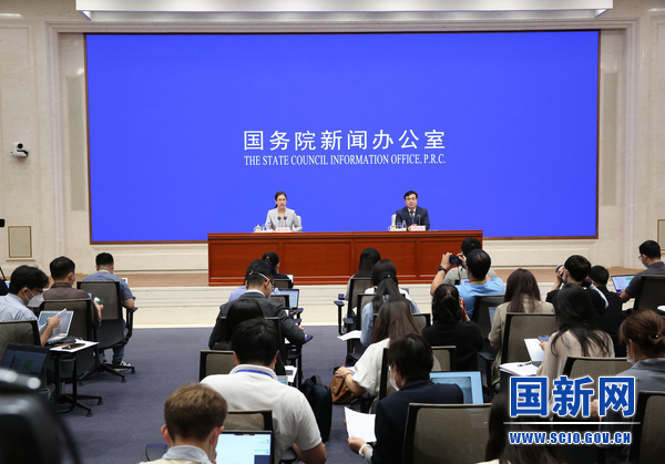 国务院新闻办就今年上半年国民经济运行情况举行发布会