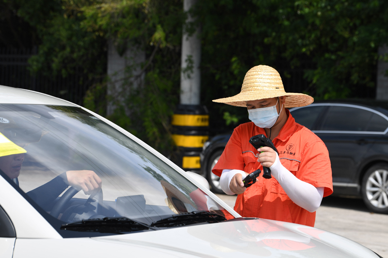 小汽车“坐”火车