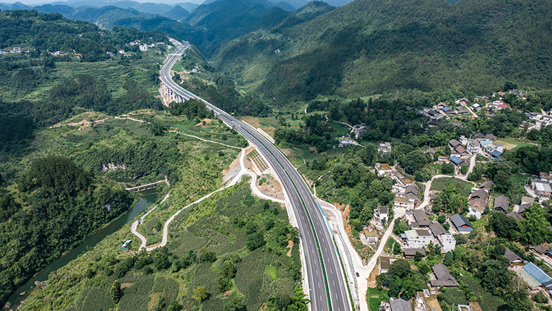 贵州德余高速全线建成通车