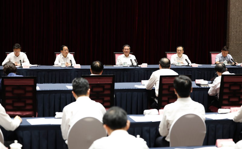 李强在上海市调研自贸试验区建设时强调:大力实施自贸试验区提升战略 积极开展高水平对外开放新探索