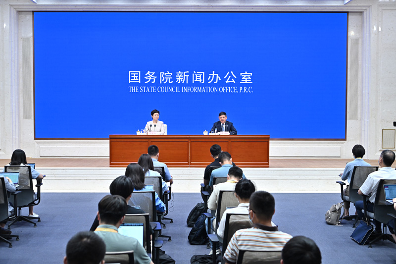 国新办举行“权威部门话开局”系列主题新闻发布会介绍“加强生态环境保护，全面推进美丽中国建设”有关情况