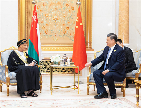 Xi meets Omani deputy PM on ties