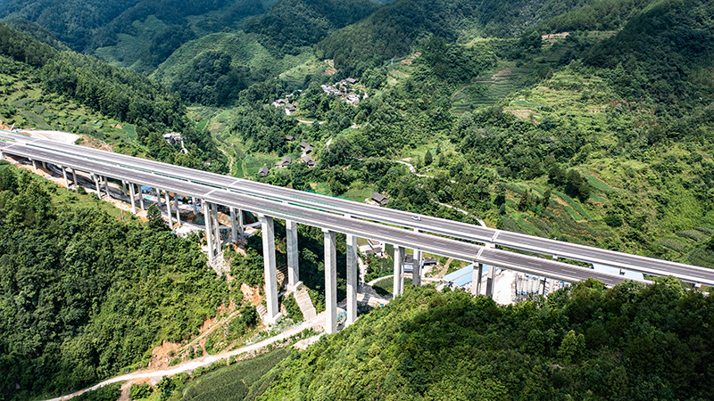 贵州德余高速全线建成通车