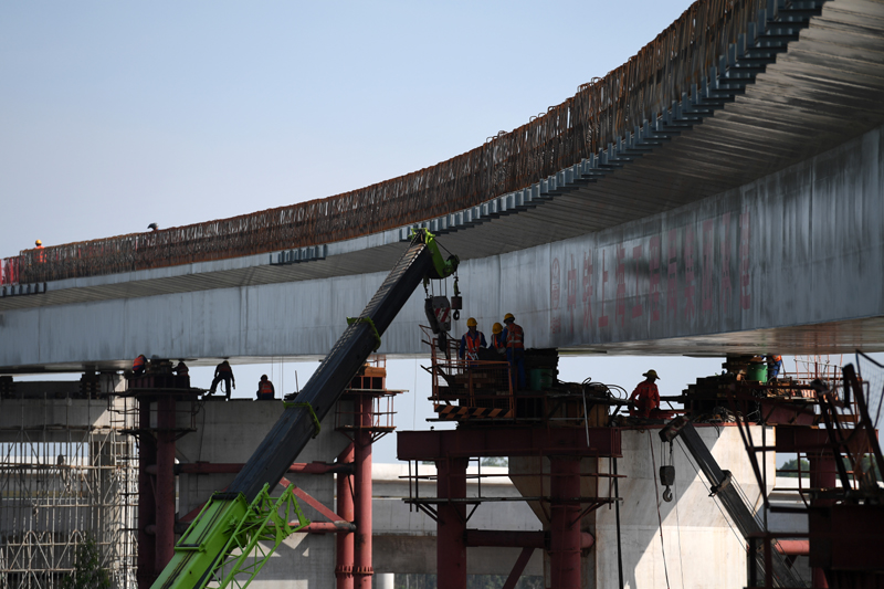 广西南宁：上横高速公路建设忙