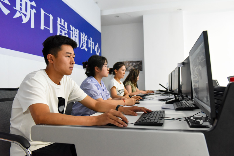 新疆霍尔果斯：外贸商品车出口量持续攀升
