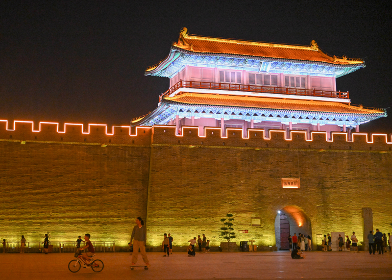 河北正定：古城夜色引游人