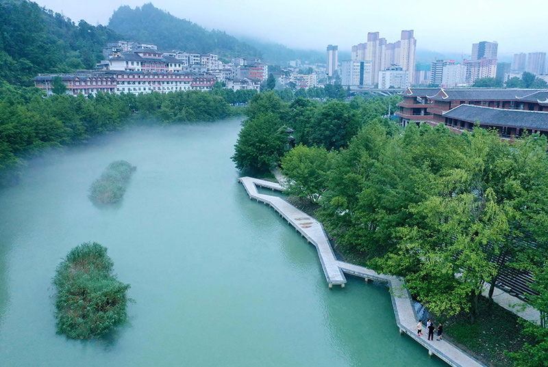 湖北宣恩：滩涂建公园 共享生态美