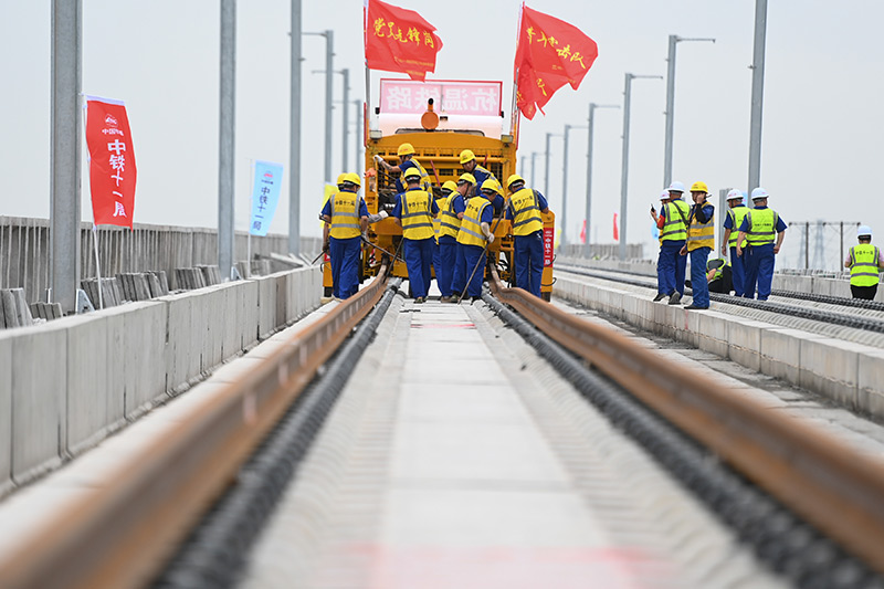 浙江：杭温铁路开始全线铺轨