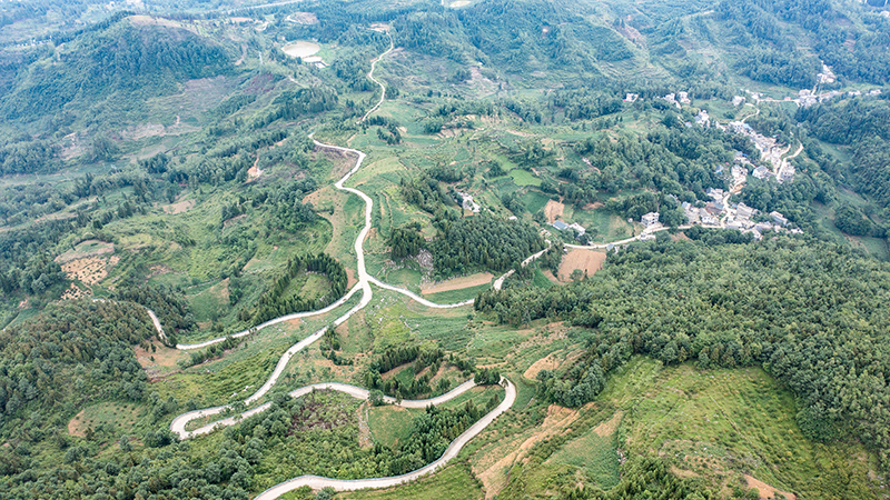 贵州：建好农村公路 为乡村振兴提速