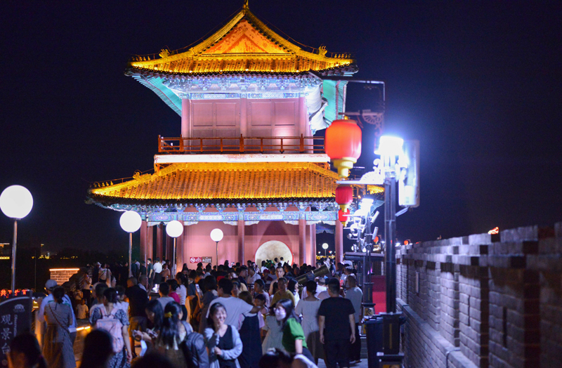 河北正定：古城夜色引游人