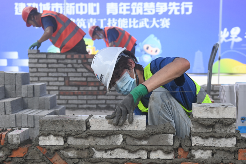 浙江杭州：青年工人岗位大比武