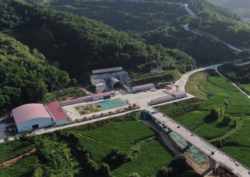 攻坚！为高铁早日通往宝塔山