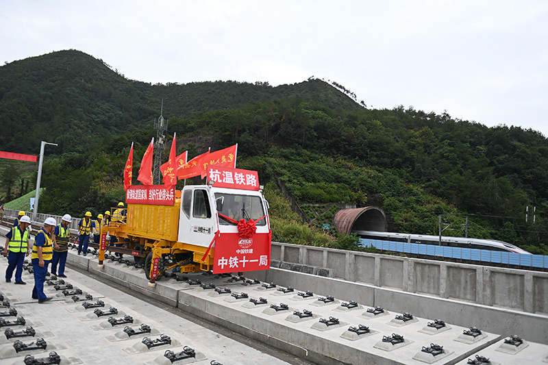浙江：杭温铁路开始全线铺轨