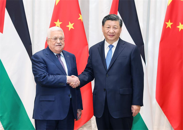 Xi meets with Palestinian President Mahmoud Abbas