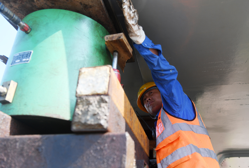 广西南宁：上横高速公路建设忙