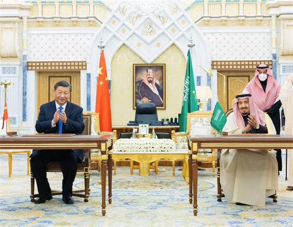 Xi meets with King Salman bin Abdulaziz Al Saud of Saudi Arabia