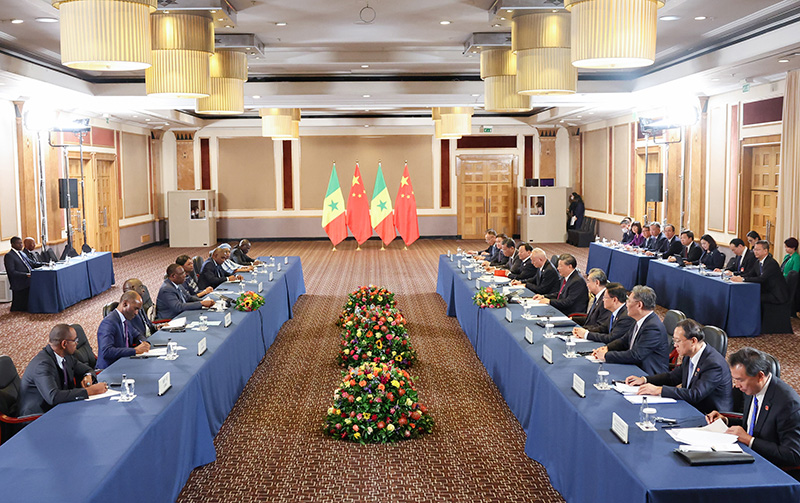 习近平会见塞内加尔总统萨勒