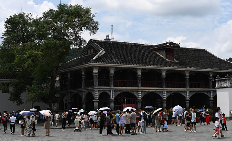 贵州遵义：红色旅游人气旺