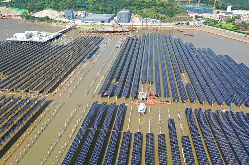浙江三门：滩涂光伏电站加紧施工建设
