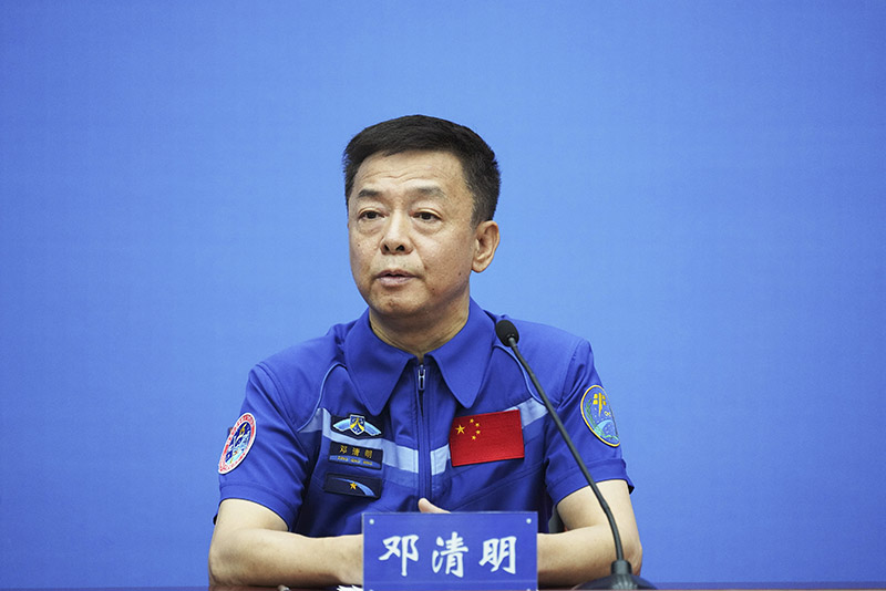 神十五航天员乘组太空归来后首次公开亮相