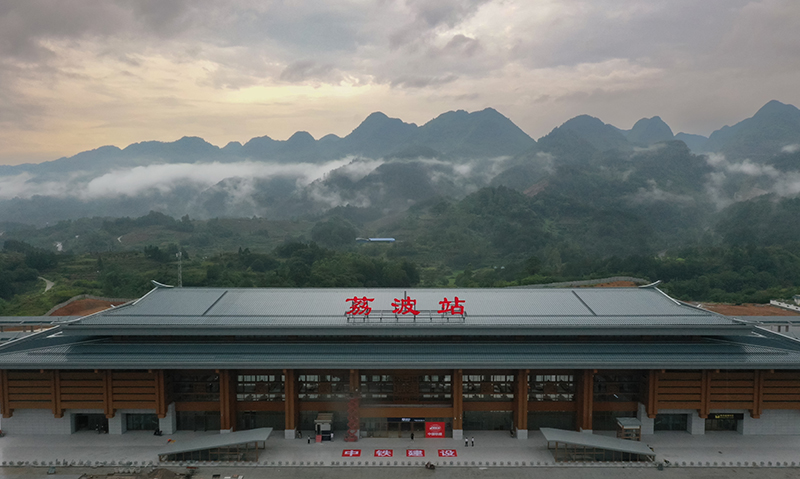贵南高铁荔波站整体建设完成