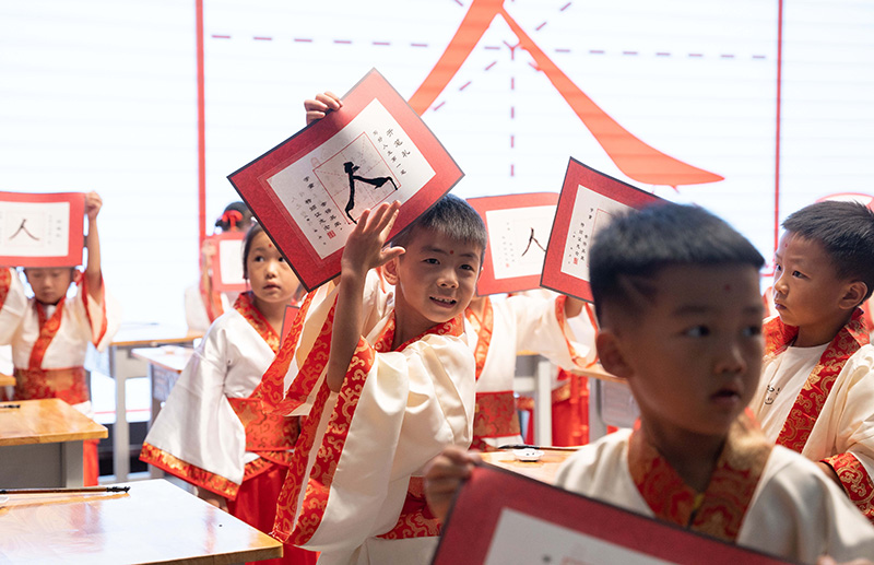 贵州：多彩活动迎开学