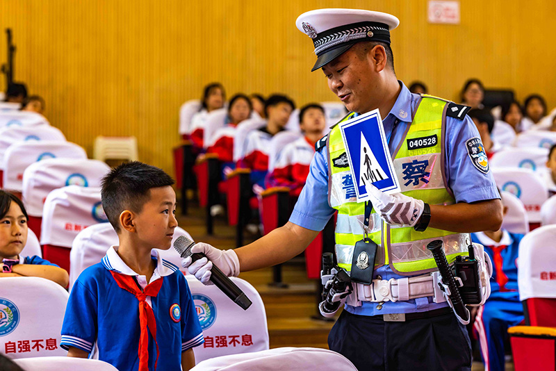 贵州：多彩活动迎开学