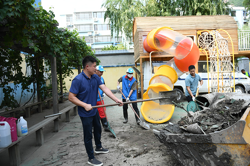 北京：受灾地区全力保开学