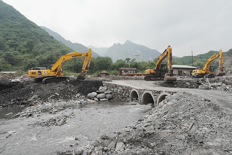 北京努力复通山区道路