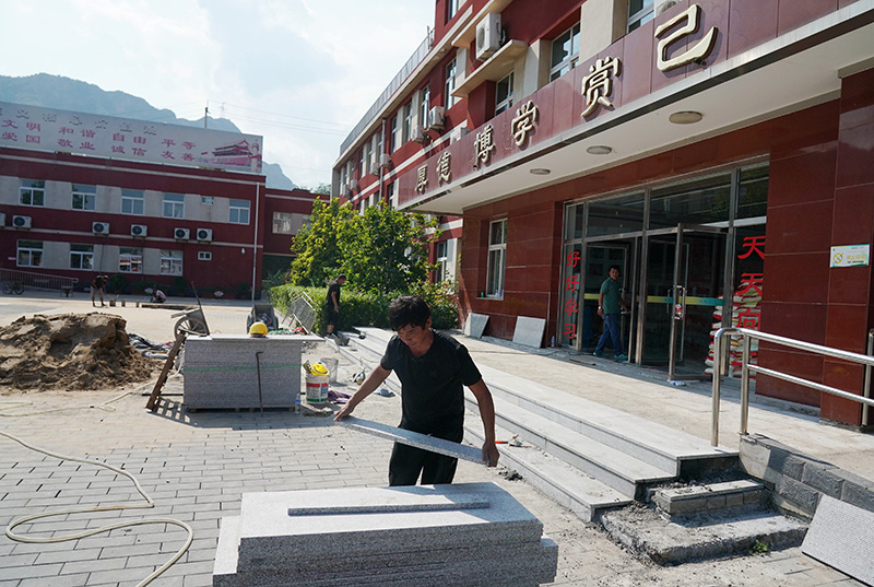 北京：受灾地区全力保开学