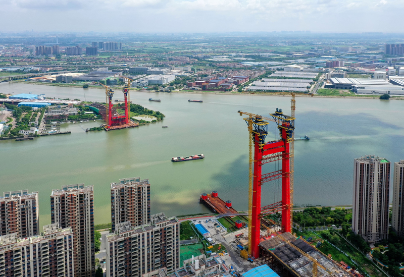 广东佛山：智能钢塔提升机助力顺德大桥建设 