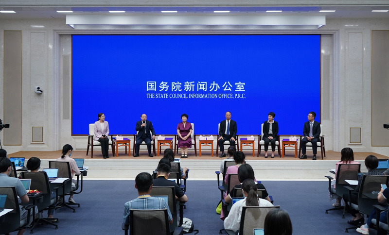 国新办举行“最美医生”中外记者见面会