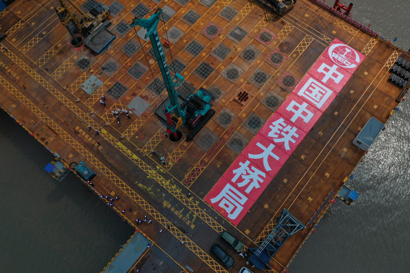 杭州湾跨海铁路桥施工取得突破性进展