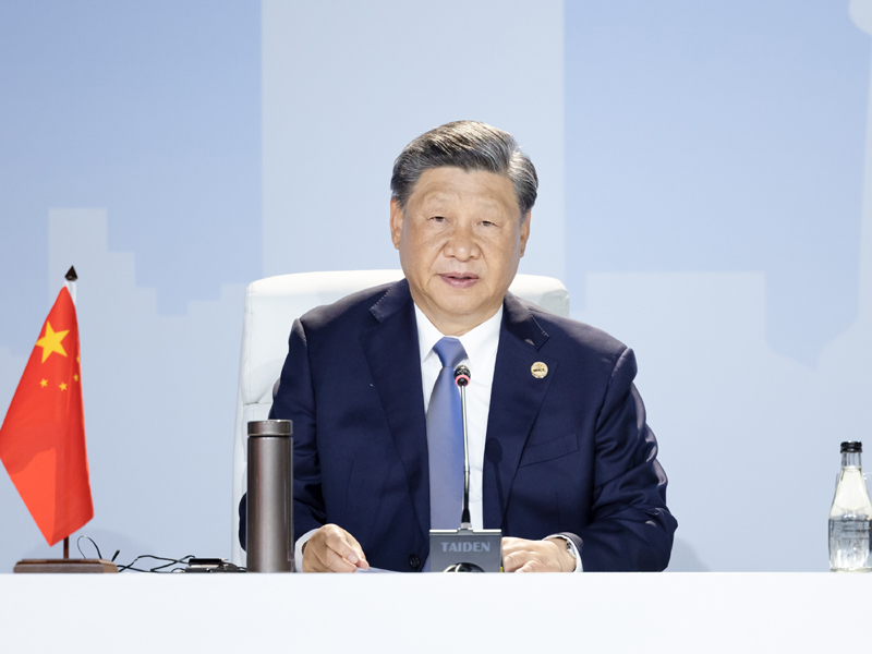 习近平出席金砖国家领导人第十五次会晤特别记者会