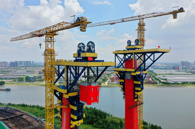 广东佛山:智能钢塔提升机助力顺德大桥建设