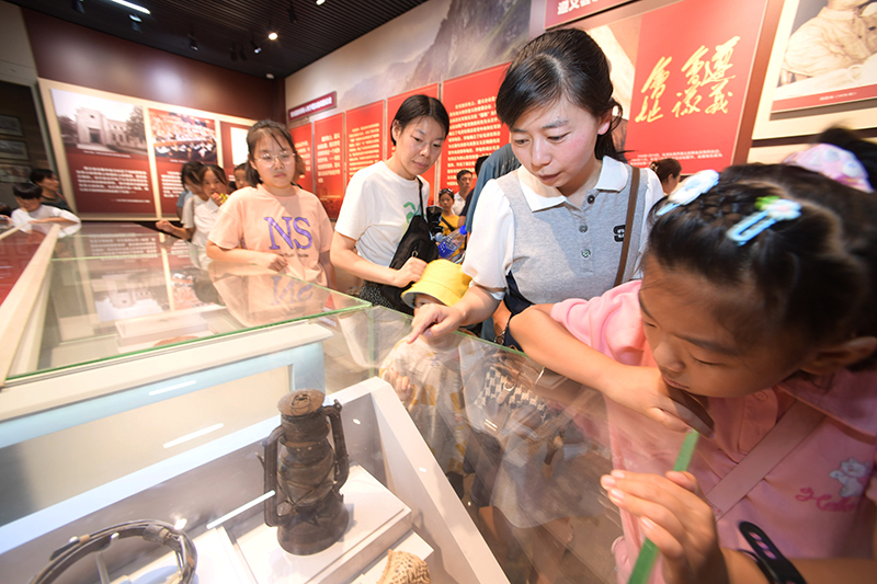 贵州遵义：红色旅游人气旺