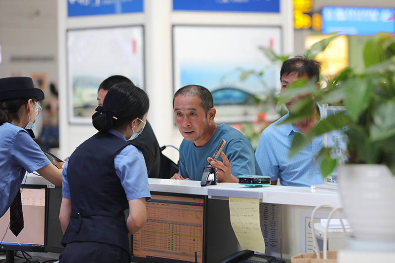 暑运过半 长三角铁路发送旅客超8100万人次