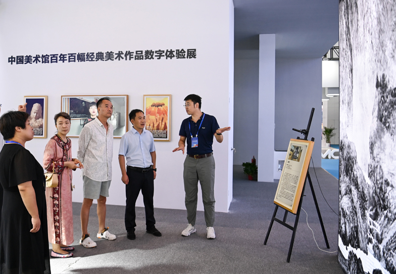 西部文博会上沉浸式体验数字文化