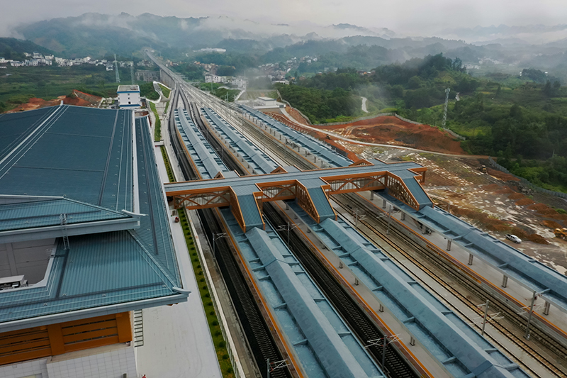贵南高铁荔波站整体建设完成