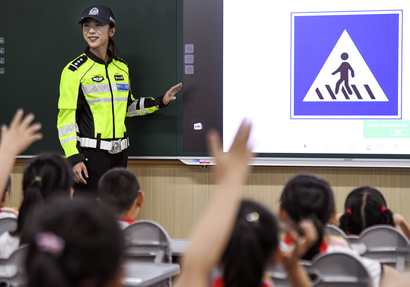 乌鲁木齐：迎接新学年