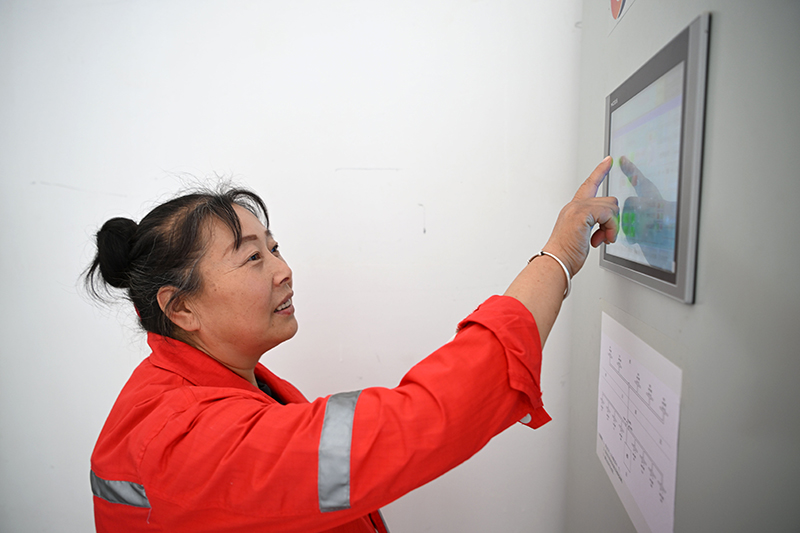 “死亡之海”里的零碳沙漠公路