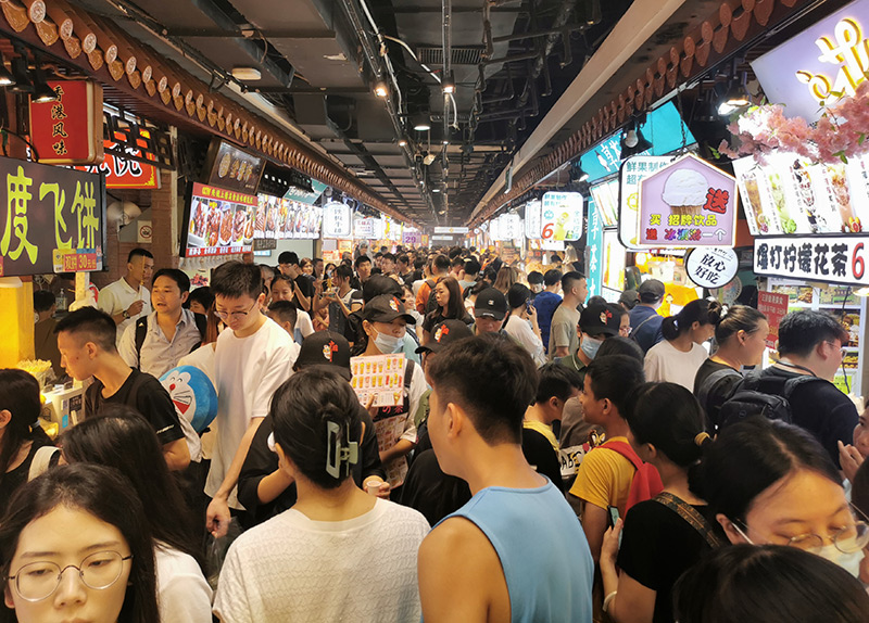 往来频繁、消费猛增：粤港澳大湾区跨境流动呈现“双向奔赴”态势