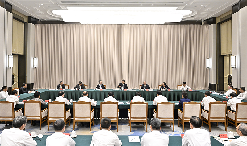 习近平主持召开新时代推动东北全面振兴座谈会强调：牢牢把握东北的重要使命 奋力谱写东北全面振兴新篇章