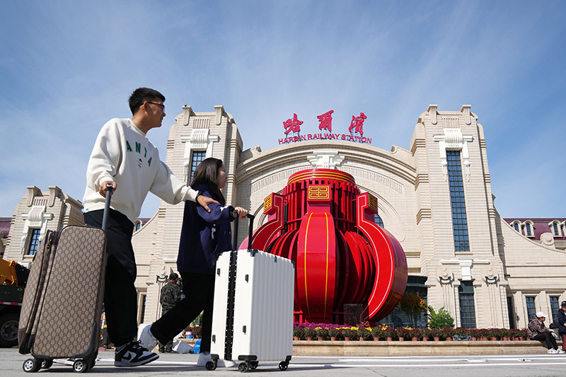 各地铁路部门迎来国庆出行高峰