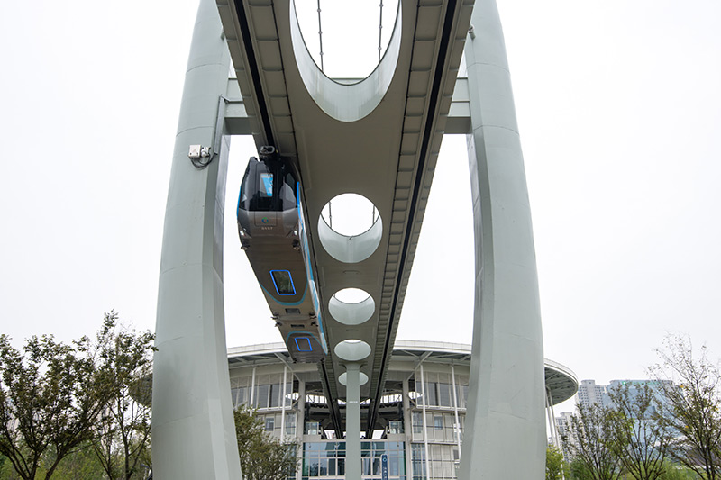 我国首条空轨线路开通运营