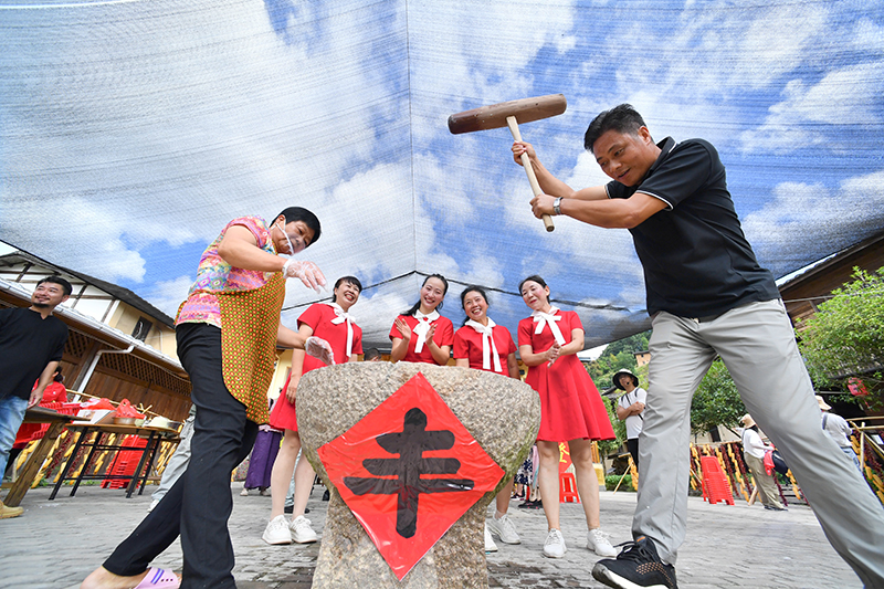 福建尤溪：古村“晒秋”忙