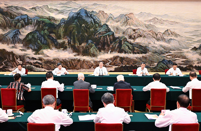 丁薛祥出席全国优秀教师代表座谈会并讲话