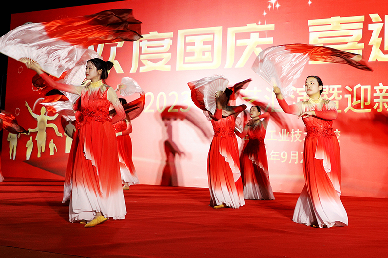 多彩活动迎国庆