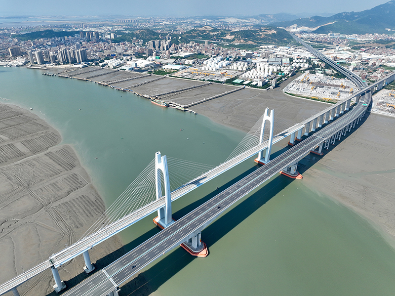 我国首条时速350公里跨海高铁正式开通运营