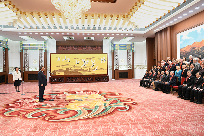李强会见中国政府友谊奖获奖外国专家